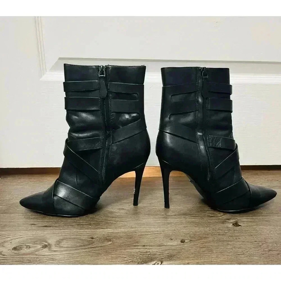 Kenneth Cole Black Leather buckle Boot. Sz 9. Calf 4" Hell Pointed - Picture 5 of 5